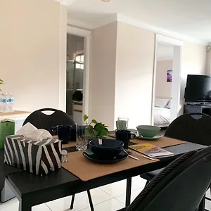  Villa Perfect Location - Tidy & Comfy 5 Mins To Skytrain & Restaurant & Banks, 2 Stops To Metrotown, 5 Stops To Downtown Kanada