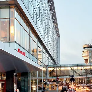 Marriott Montreal Airport In-terminal Дорваль