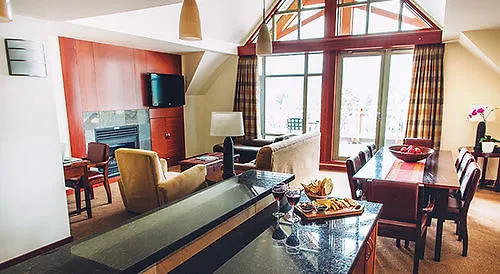 Pan Pacific Whistler Village Centre 4*,  Canada
